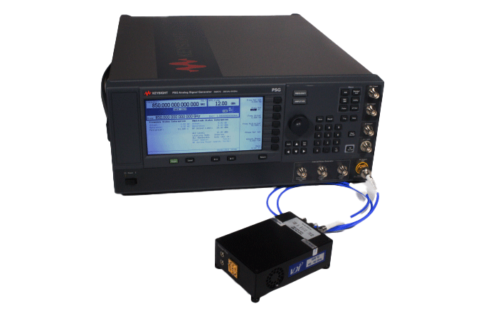 Instrument Keysight associé à une extension VDI
